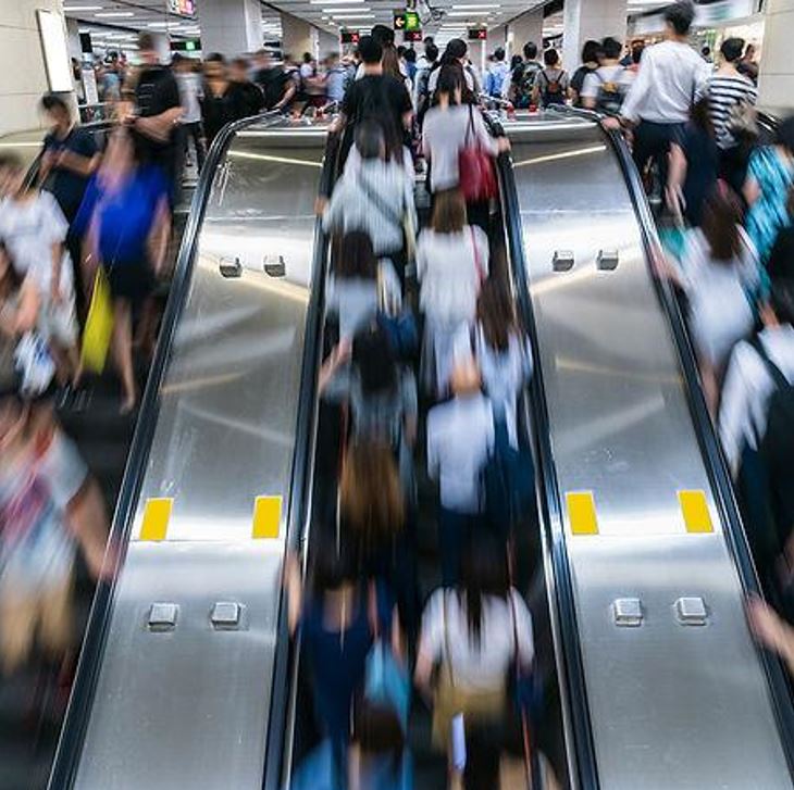เดินทางโดยรถไฟฟ้า เสี่ยงท้องผูก